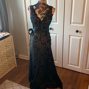 Windsor Black lace formal gown